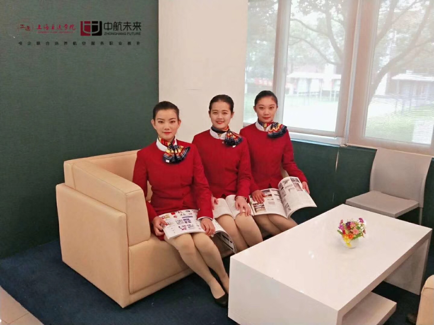 （已用）中航未来与清华大学出版社合作出版民航服务专业规划教材 (2).jpg